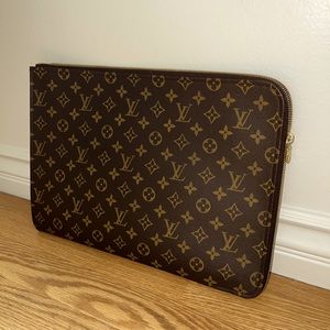 ✨ LOUIS VUITTON - EXCELLENT CONDITION POCHE MONOGRAM DOCUMENTS PORTFOLIO CASE ✨